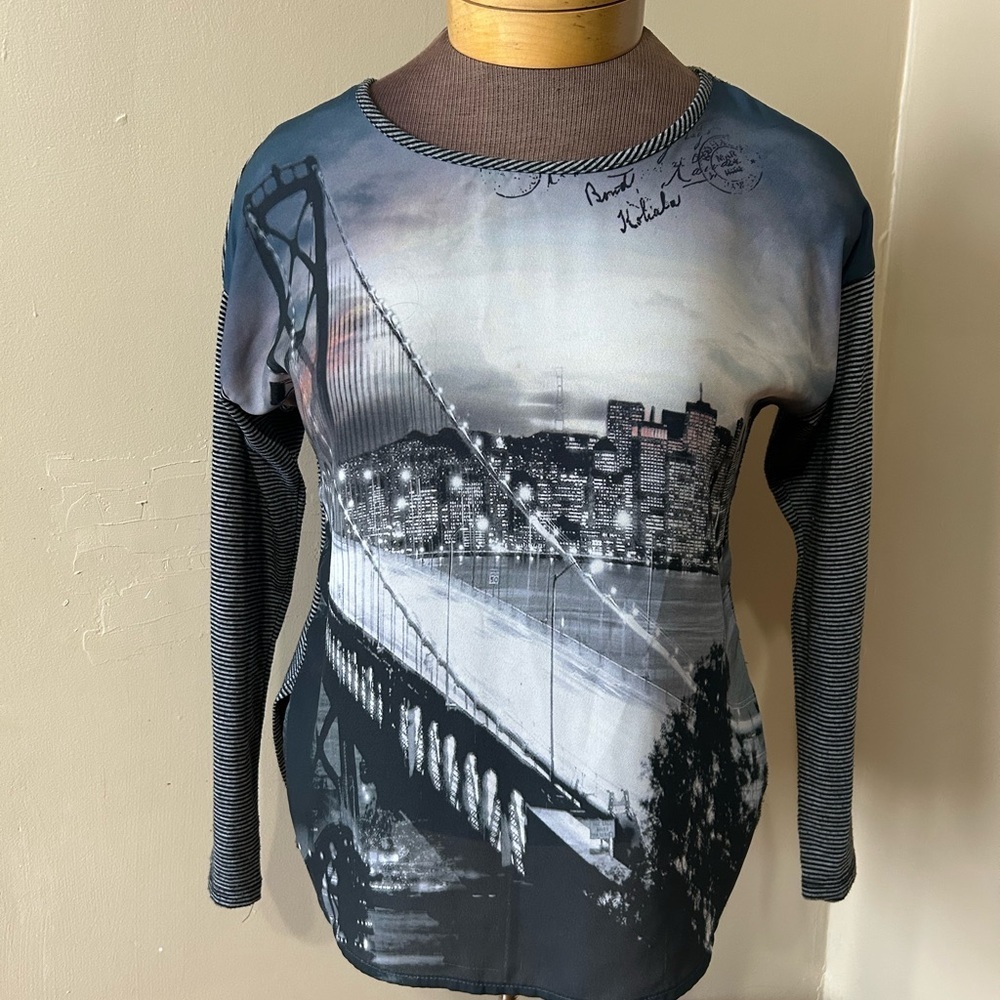 Yuni Los Angeles Big City Long Sleeve  Dark Gray Tunic Medium Petite